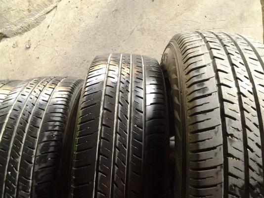 ยาง 215/70/15 ดอกหนาๆนุ่มๆ ปี 12 ยาง 215/70/15 ดอกหนาๆนุ่มๆ ปี 12