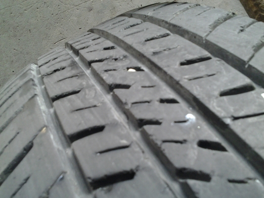 ยาง 215/70/15 ดอกหนาๆนุ่มๆ ปี 12 ยาง 215/70/15 ดอกหนาๆนุ่มๆ ปี 12