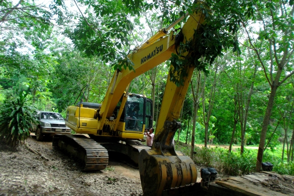 ขายด่วนรถแบคโฮKOMATSUPC200-8ทํางาน1500ชั้วโมง