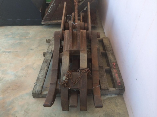 ขายปากคีบเหล็ก ใช้กับ รถขุด PC 120 ติดต่อ 081-2990958/089-8368497 ขายปากคีบเหล็ก ใช้กับ รถขุด PC 120 ติดต่อ 081-2990958/089-8368497