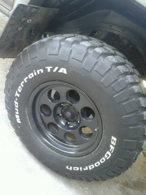 ขาย Mud BF KM2 255/85R16 (33หน้าแคบ) ยางปี 10