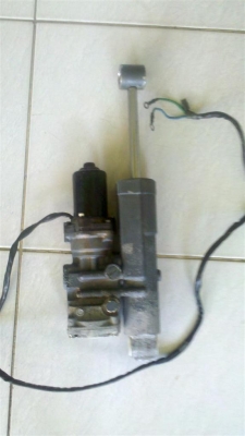 Power Trim สำหรับเครื่อง 50/60แรงม้า 2/4 จังหวะ 18000 บาท