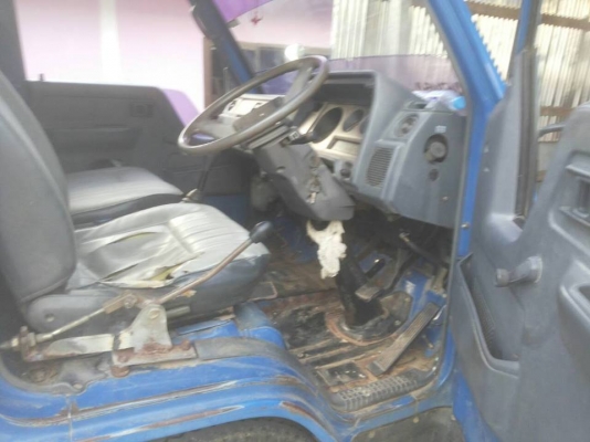 ขายรถหกล้อติดเครน 2 ใบปัด จดทะเบียนปี 38