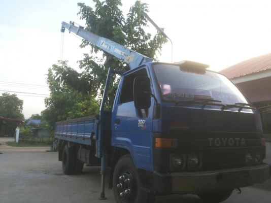 ขายรถหกล้อติดเครน 2 ใบปัด จดทะเบียนปี 38