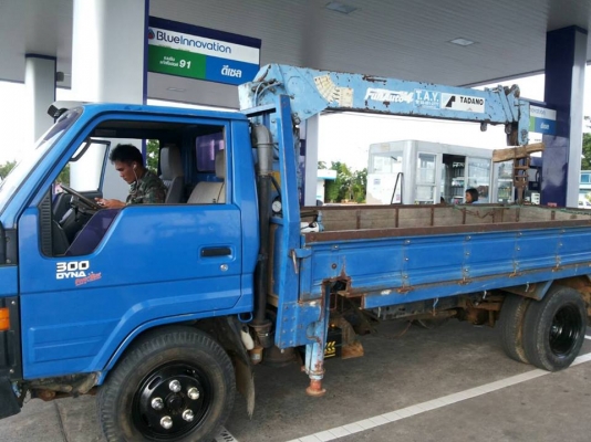 ขายรถหกล้อติดเครน 2 ใบปัด จดทะเบียนปี 38