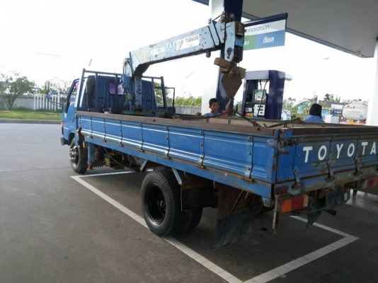 ขายรถหกล้อติดเครน 2 ใบปัด จดทะเบียนปี 38