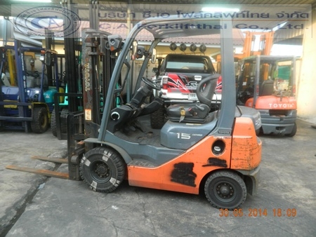 ขายรถ โฟล์คลิฟท์ TOYOTA รุ่น 8-FG15
