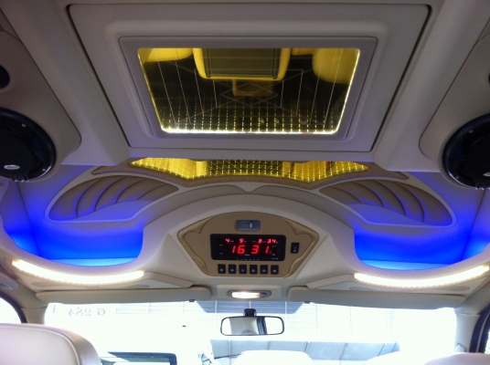 รถตู้ดีเซลพร้อมแต่ง วีไอพี พร้อมออกทันที ด่วน！ คันสุดท้าย หมดแล้วหมดเลย รายการตกแต่ง