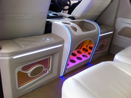 รถตู้ดีเซลพร้อมแต่ง วีไอพี พร้อมออกทันที ด่วน！ คันสุดท้าย หมดแล้วหมดเลย รายการตกแต่ง