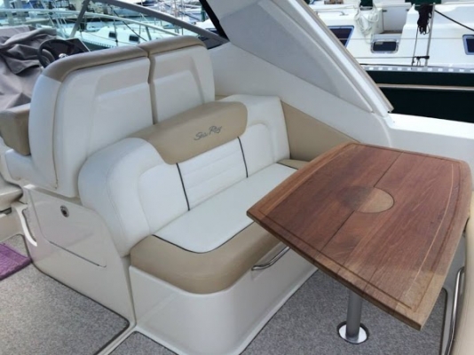 เรือ Sea Ray Sundancer 330 สนใจติดต่อ 090-268-2228 เรือ Sea Ray Sundancer 330 สนใจติดต่อ 090-268-2228