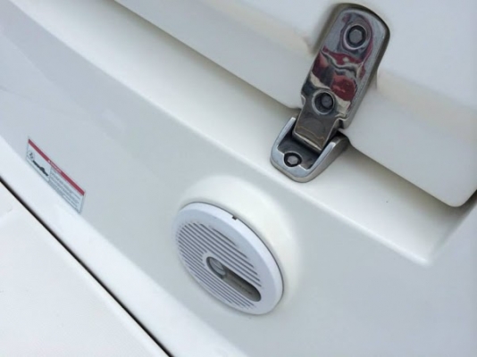 เรือ Sea Ray Sundancer 330 สนใจติดต่อ 090-268-2228 เรือ Sea Ray Sundancer 330 สนใจติดต่อ 090-268-2228