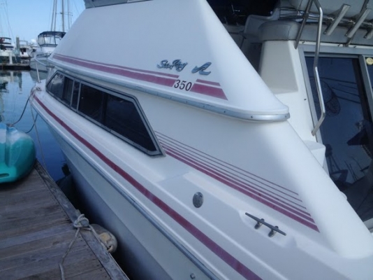 เรือ Sea Ray 350 สนใจติดต่อ 090-268-2228