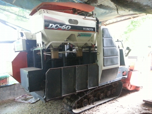 ขาย รถเกี่ยวข้าว kubota DC60(มัดจำจากพิบูลฯ ส่งวันศุกร์นี้ขอบคุณมากครับ)