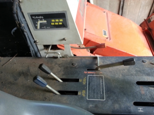 ขาย รถเกี่ยวข้าว kubota DC60(มัดจำจากพิบูลฯ ส่งวันศุกร์นี้ขอบคุณมากครับ)