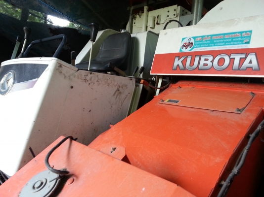 ขาย รถเกี่ยวข้าว kubota DC60(มัดจำจากพิบูลฯ ส่งวันศุกร์นี้ขอบคุณมากครับ)