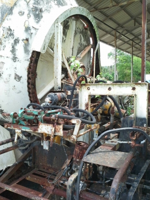 10ล้อโม่ปูน2เพลา หน้ายาว NISSAN UD CW50L เครื่องv8 ดีเซล...ช่างล่างใหญ่..รถสภาพดีสีไม่สวย..ไม่มีเล่ม