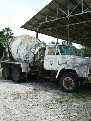 10ล้อโม่ปูน2เพลา หน้ายาว NISSAN UD CW50L เครื่องv8 ดีเซล...ช่างล่างใหญ่..รถสภาพดีสีไม่สวย..ไม่มีเล่ม