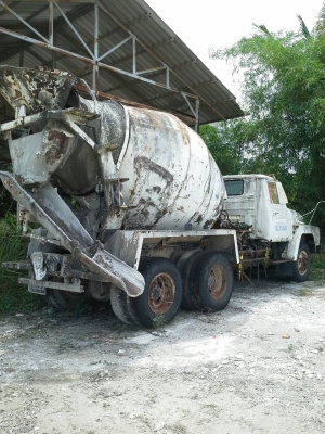 10ล้อโม่ปูน2เพลา หน้ายาว NISSAN UD CW50L เครื่องv8 ดีเซล...ช่างล่างใหญ่..รถสภาพดีสีไม่สวย..ไม่มีเล่ม