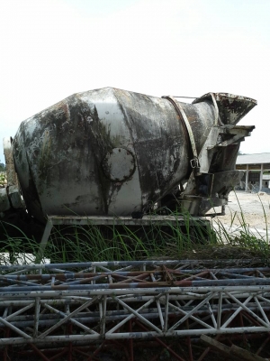 10ล้อโม่ปูน2เพลา หน้ายาว NISSAN UD CW50L เครื่องv8 ดีเซล...ช่างล่างใหญ่..รถสภาพดีสีไม่สวย..ไม่มีเล่ม