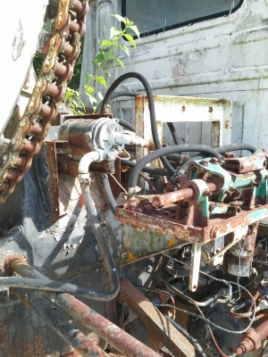 10ล้อโม่ปูน2เพลา หน้ายาว NISSAN UD CW50L เครื่องv8 ดีเซล...ช่างล่างใหญ่..รถสภาพดีสีไม่สวย..ไม่มีเล่ม