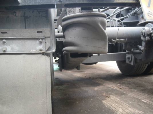 ขายหัวลาก,สิบล้อ,ห้างสวยๆ,300 hp, ปลายปี 53,,พร้อมใช้งาน,,