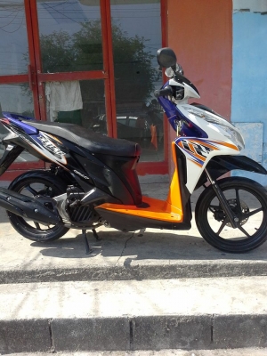 รุ่นใหม่ล่าสุด Honda Click 125i Racing คอมบายเบรค ปี 2556 (ล้อแม็กซ์)