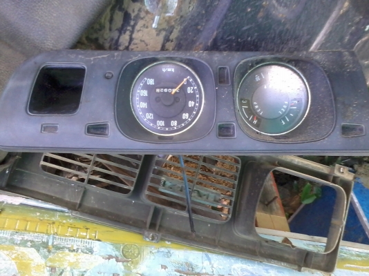 ขายเรือนไมล์ของ Mazda familia เดิมๆ