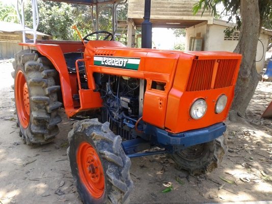 ขายรถไถคูโบต้า32แรง พวงมาลัยเพาเวอร์ สภาพ90กว่า\%สวยมากๆขับนิ่มคับเหมือนรถไหม่