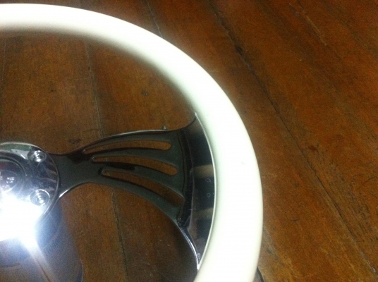 พวงมาลัยแต่ง จากญี่ปุ่น