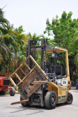ขายFORKLIFT TCM1.5ตันครึ่ง(ดีเซล)(งาหมุน360องศา) สภาพสวยเดิมจากญี่ปุ่นยังไม่เคยใช้านในไทย 129,000เท่านั้น!!!