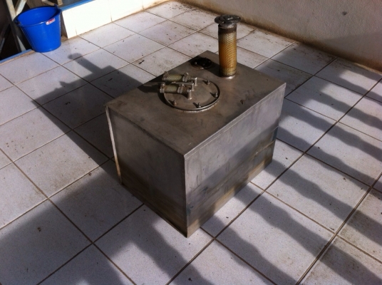 ถังน้ำมันสแตนเลส ประมาณ 50 ลิตร ราคา 5000