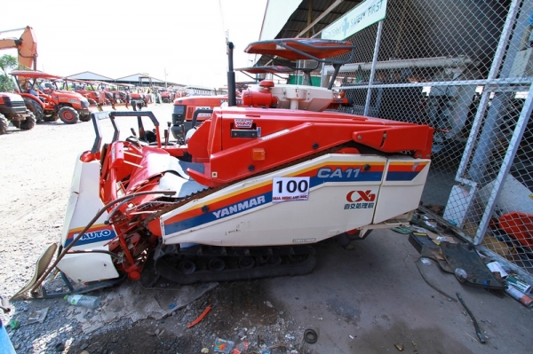 AUC Code 100 รถเกี่ยวนวดข้าว Yanmar CA11 ราคา เริ่มต้นการประมูล 40,000 บาท
