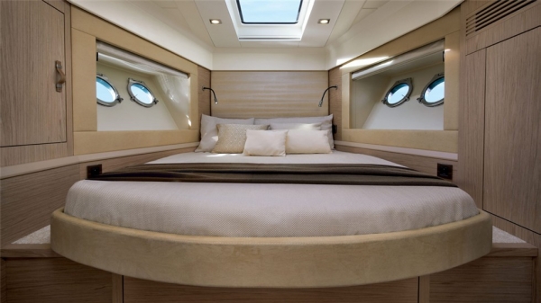 เรือ Monte Carlo 4 สนใจติดต่อ 090-2681-669