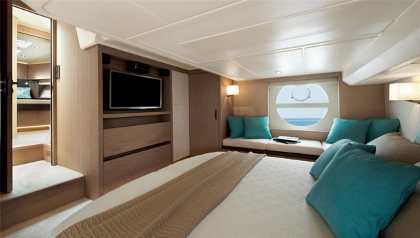 เรือ Monte Carlo 5 สนใจติดต่อ 090-2681-669