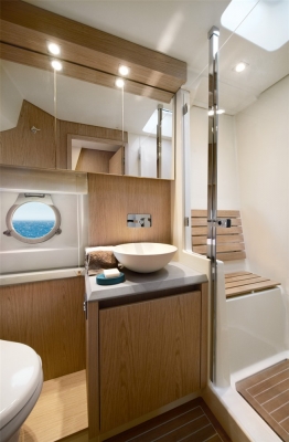 เรือ Monte Carlo 5 สนใจติดต่อ 090-2681-669