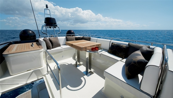 เรือ Monte Carlo 5 สนใจติดต่อ 090-2681-669