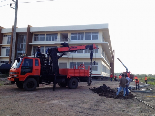 รับเจาะหลุม ยกปักเสา