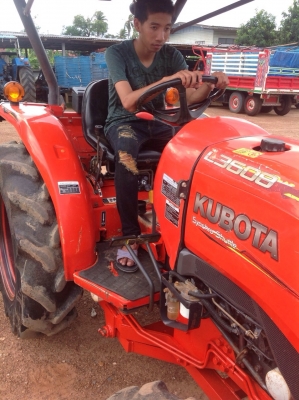 แทรกเตอร์คูโบต้า L3608 สภาพดีเยี่ยม เดิมๆ ทั้งคัน ขายพร้อมใบดันหน้าเเละ ผาน6ลากหลัง