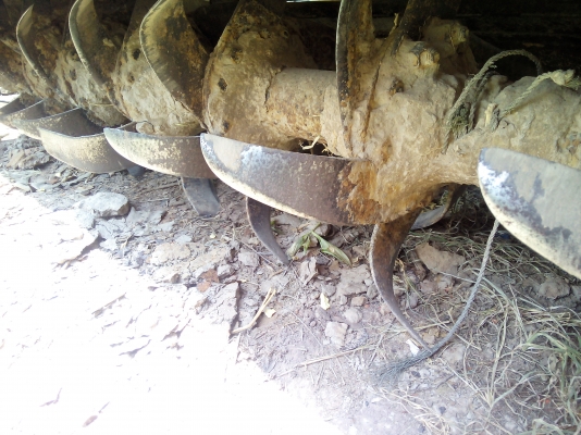 ส่งวันศุกร์ที่6/6/57ไปพร้อมเทนเลอ์รถเกี่ยวคุณหมอทวัส ครับ กันทราลักษณ์  ศรีสะเกษจอบหมุน1.6พร้อมใช้ครับ