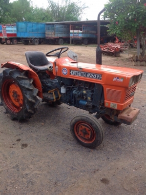 แทรกเตอร์คูโบต้า L 2201 สภาพดีเยี่ยม เดิมๆ ทั้งคัน.  ขายพร้อมผานหลัง