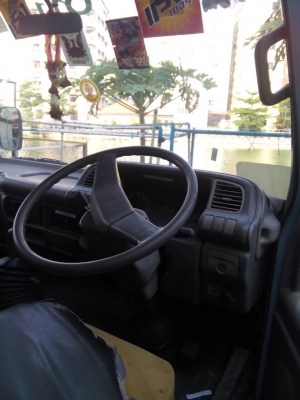 รถสี่ล้อกลาง NKR