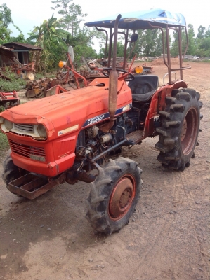 แทรกเตอร์คูโบต้า L2601 สภาพดีเยี่ยม เดิมๆ ทั้งคัน. ขายพร้อมผานลาก