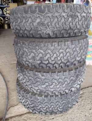 ขาย  31x10.5x15  BF ALL ปี10  ดอกสวยไม่บั้ง ไม่ปะ  4เส้น