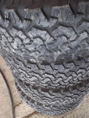 ขาย  31x10.5x15  BF ALL ปี10  ดอกสวยไม่บั้ง ไม่ปะ  4เส้น