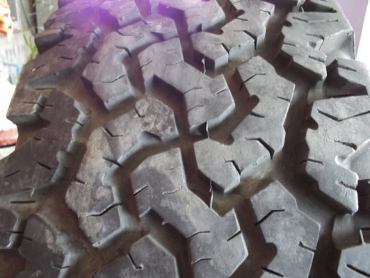 ขาย  31x10.5x15  BF ALL ปี10  ดอกสวยไม่บั้ง ไม่ปะ  4เส้น