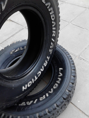 30X9.50R15   A/T ดอกเต็ม  FALKEN-RV LANDAIR/AT TRACTION มี 2 เส้น  TEL.081-427-3941