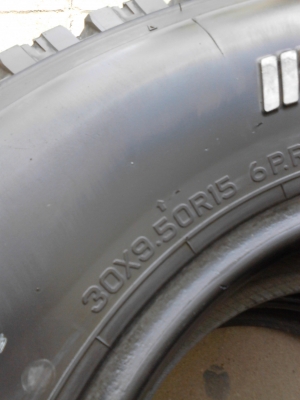 30X9.50R15   A/T ดอกเต็ม  FALKEN-RV LANDAIR/AT TRACTION มี 2 เส้น  TEL.081-427-3941