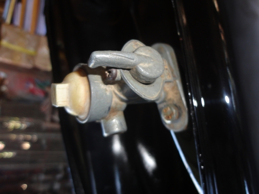 ขอบคุณพ.เสือครับ ถังน้ำมัน K-125 M.3  โทร.081-005-8785