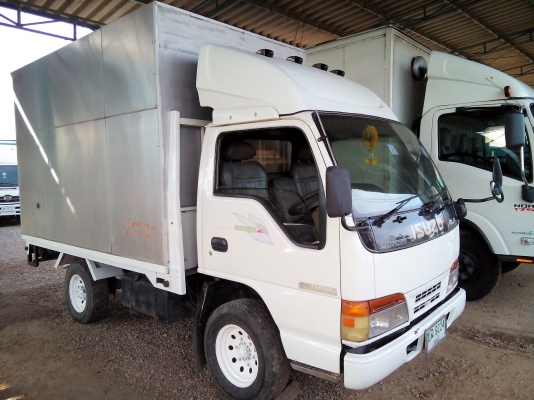 4 ล้อบรรทุก《ตู้แห้ง 3บาน》*ไม่ติดเวลา*  ISUZU  NKR 110 แรงม้า  *ยาว 3.20 ม.*  รถสวยเดิม * สภาพรถพร้อมใช้งานครับ  * เอกสารพร้อมโอน