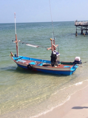 เรือไฟเบอร์ 21 ฟุต ทำเป็นเรือไดหมึกเครื่อง honda 13 แรงหางยาว